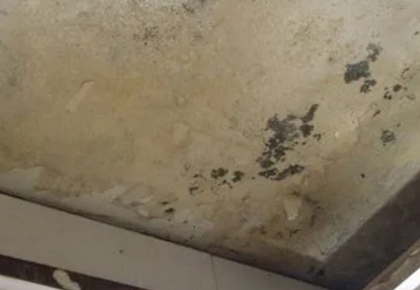 梅县阳台漏水维修公司分享下梅县卫生间渗水维修需要注意哪些问题。